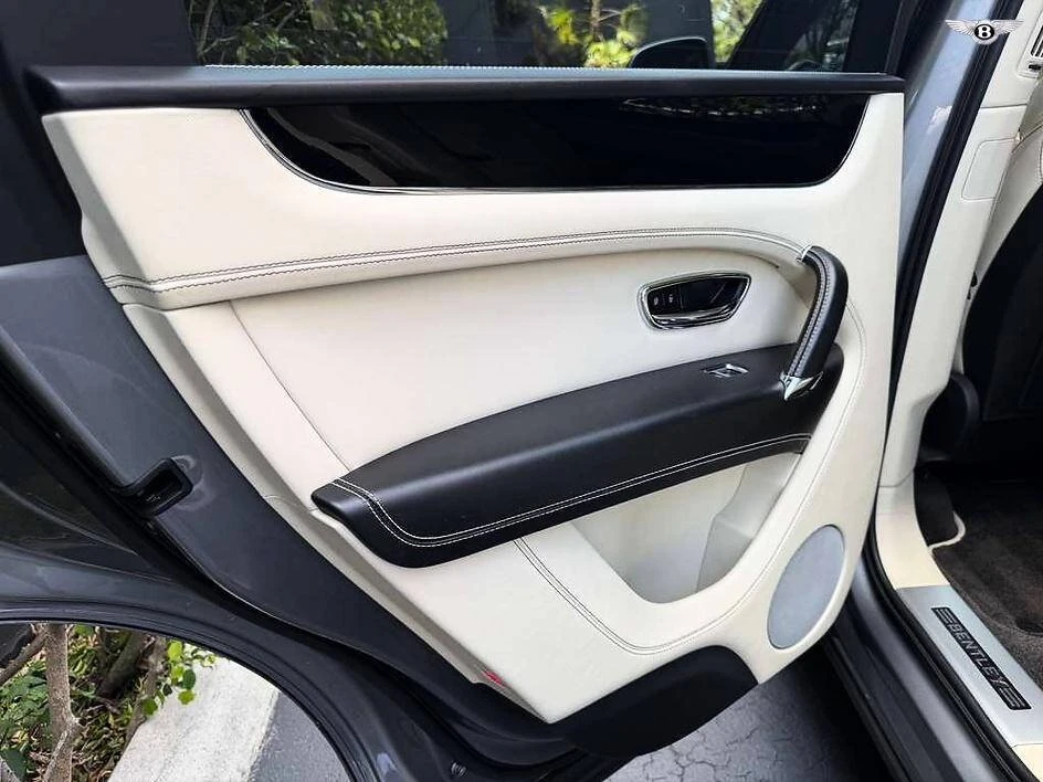 2019 Bentley Bentayga - Image 19 of 20