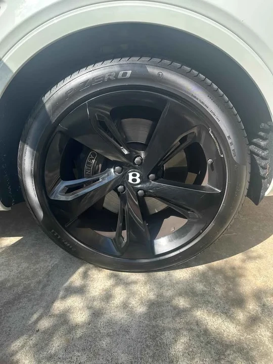 2019 Bentley Bentayga - Image 7 of 14