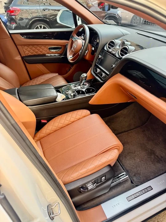 2019 Bentley Bentayga - Image 8 of 11
