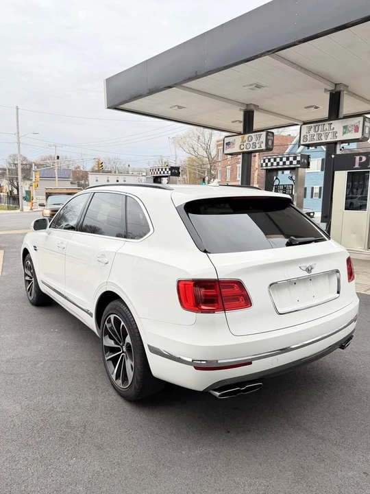 2019 Bentley Bentayga - Image 14 of 17