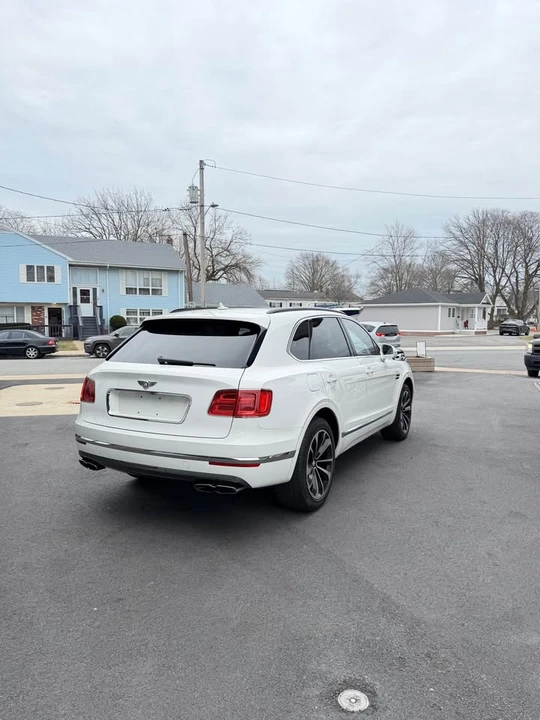 2019 Bentley Bentayga - Image 15 of 17