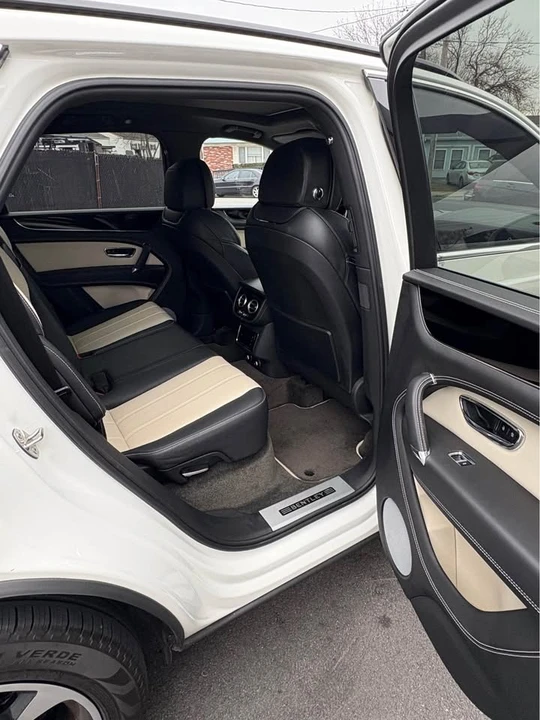 2019 Bentley Bentayga - Image 6 of 17