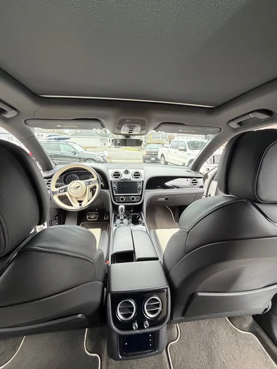 2019 Bentley Bentayga - Image 13 of 17