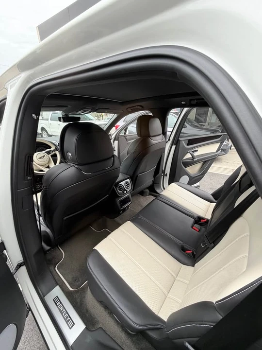 2019 Bentley Bentayga - Image 11 of 17