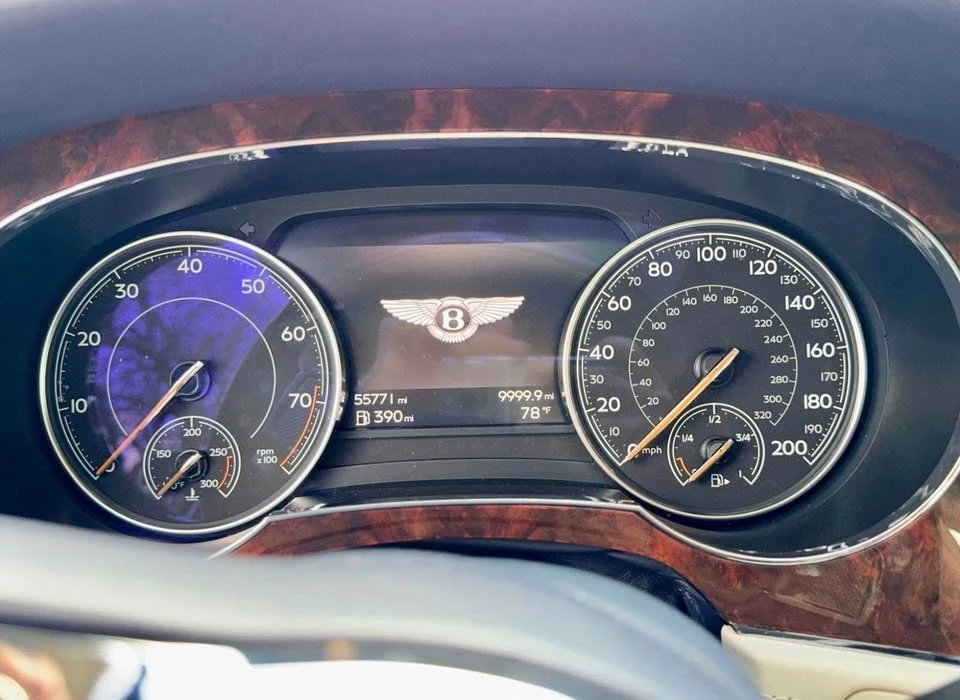 2019 Bentley Bentayga - Image 15 of 18