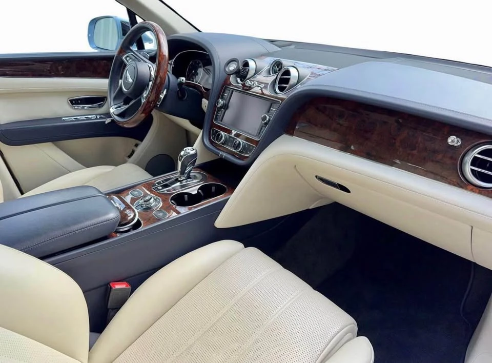 2019 Bentley Bentayga - Image 12 of 18