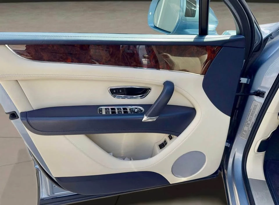 2019 Bentley Bentayga - Image 8 of 18