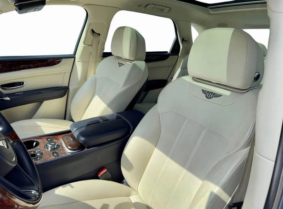 2019 Bentley Bentayga - Image 7 of 18