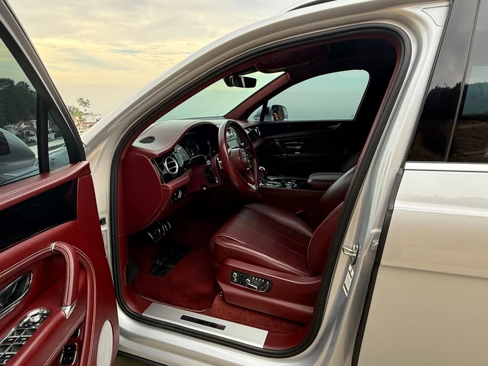 2019 Bentley Bentayga - Image 15 of 16