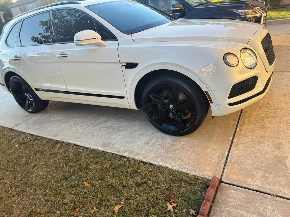 2019 Bentley Bentayga - Image 2 of 9