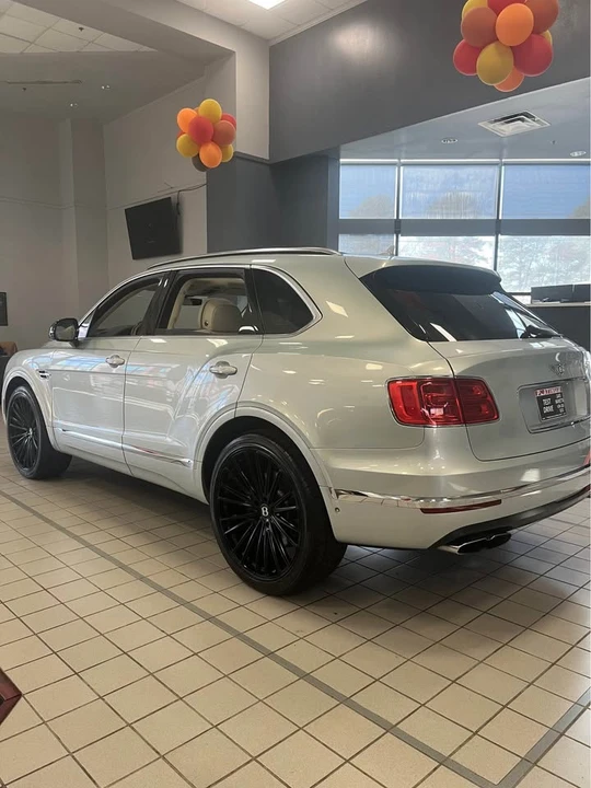 2019 Bentley Bentayga - Image 3 of 15
