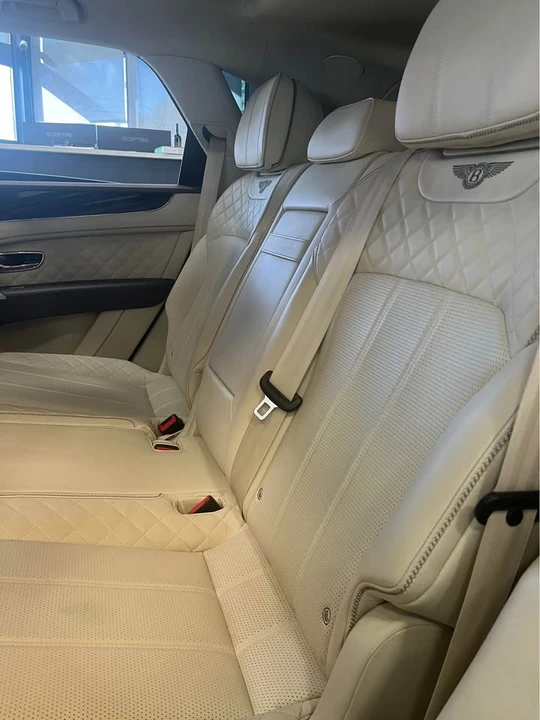 2019 Bentley Bentayga - Image 8 of 15