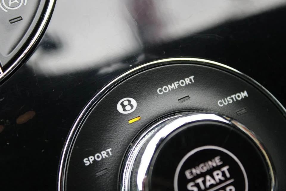 2019 Bentley Bentayga - Image 12 of 19
