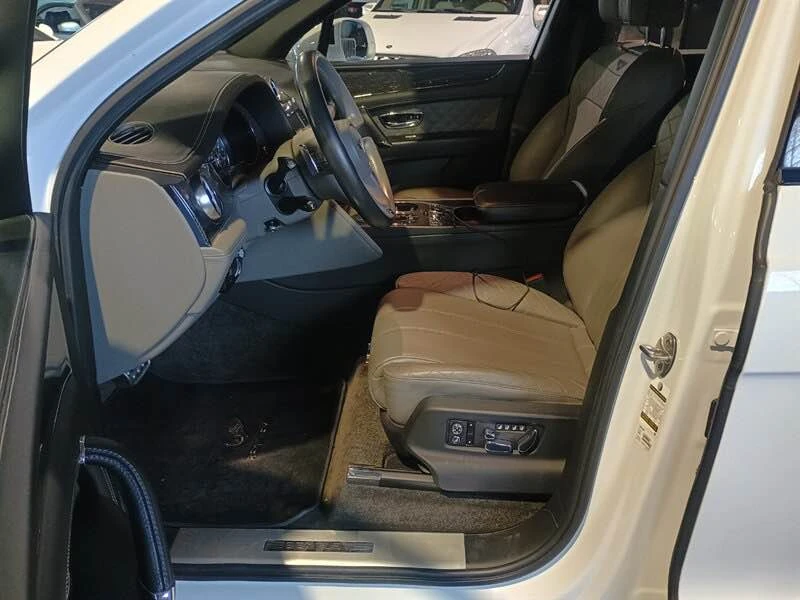 2019 Bentley Bentayga - Image 7 of 14