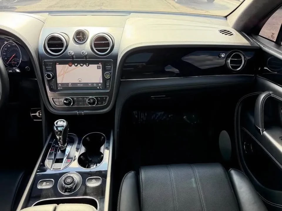 2019 Bentley Bentayga - Image 16 of 19