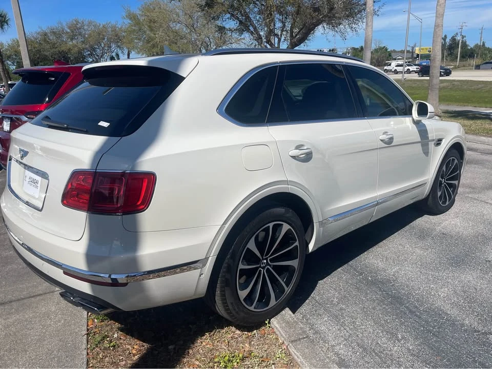 2019 Bentley Bentayga - Image 4 of 10