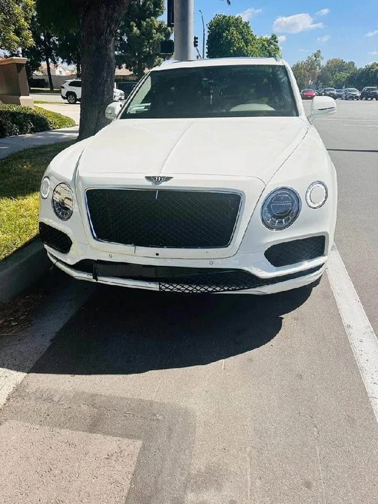 2019 Bentley Bentayga - Image 2 of 5
