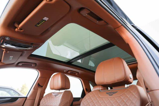 2019 Bentley Bentayga - Image 10 of 17