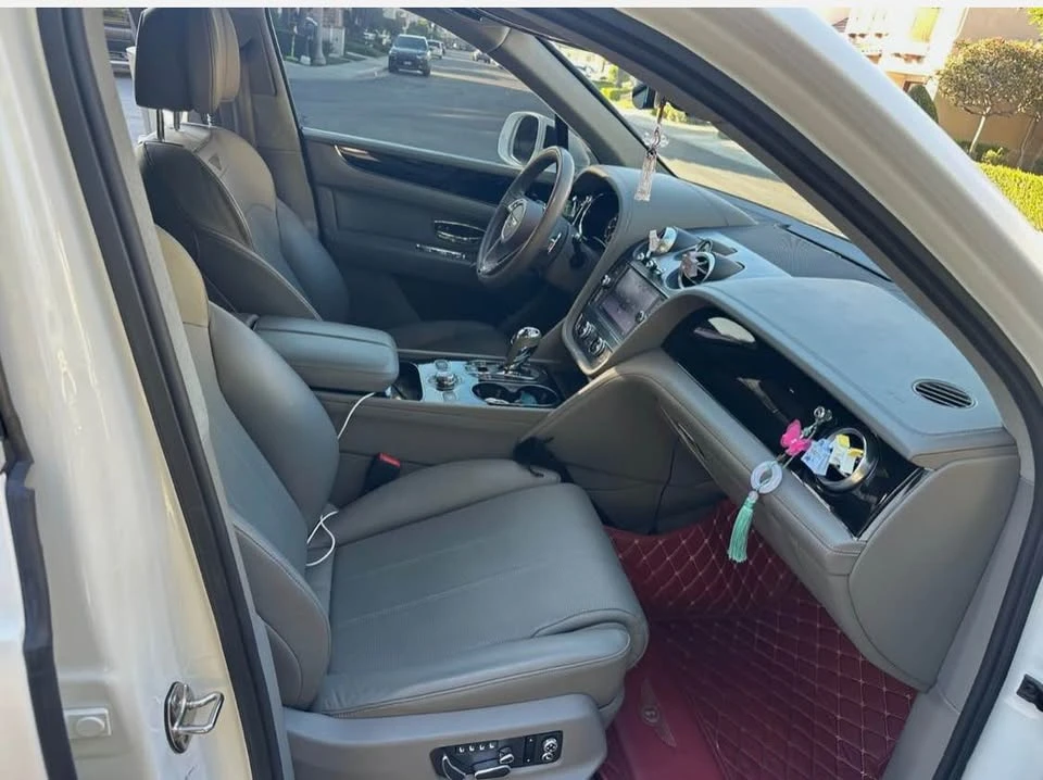 2019 Bentley Bentayga - Image 8 of 10