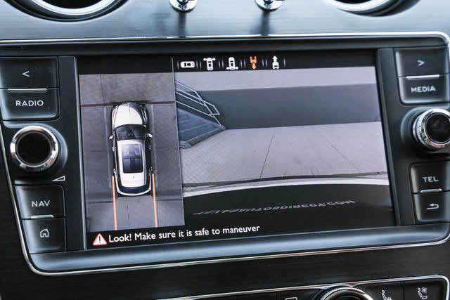 2019 Bentley Bentayga - Image 6 of 17
