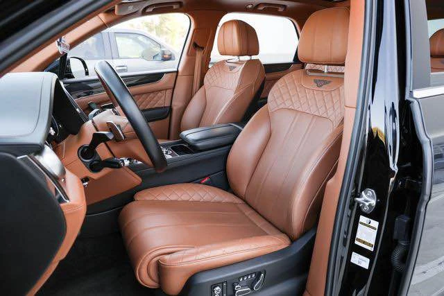2019 Bentley Bentayga - Image 9 of 17