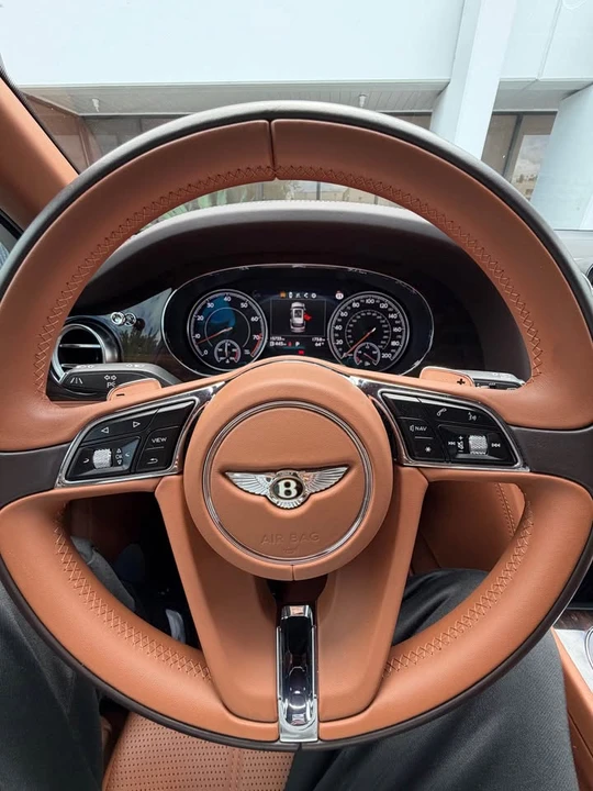 2019 Bentley Bentayga - Image 11 of 12