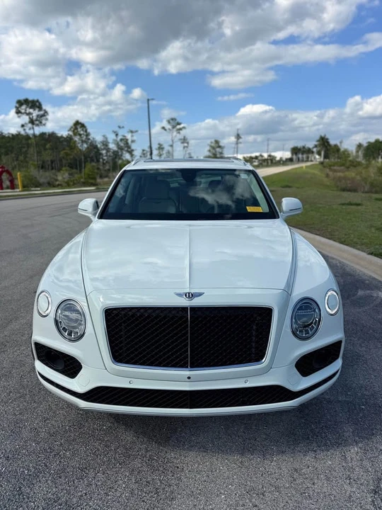 2019 Bentley Bentayga - Image 12 of 17