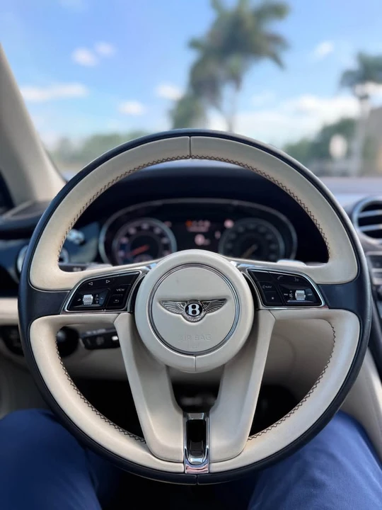 2019 Bentley Bentayga - Image 4 of 17