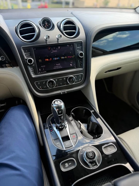 2019 Bentley Bentayga - Image 6 of 17