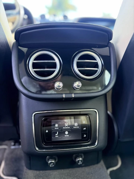 2019 Bentley Bentayga - Image 10 of 17