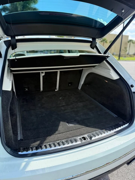 2019 Bentley Bentayga - Image 14 of 17