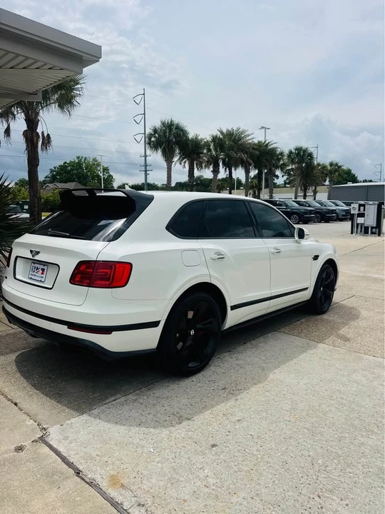 2019 Bentley Bentayga - Image 5 of 11