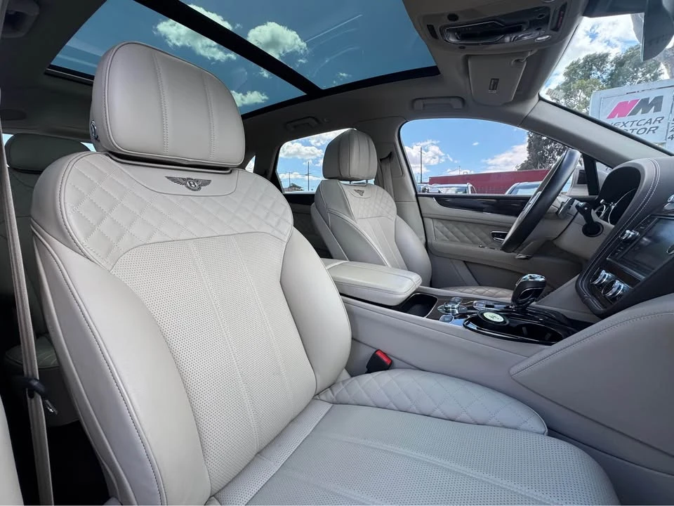 2019 Bentley Bentayga - Image 10 of 17