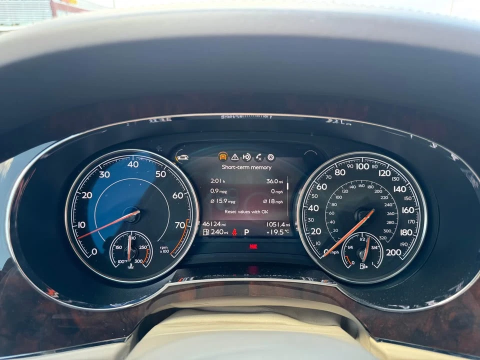 2019 Bentley Bentayga - Image 6 of 17