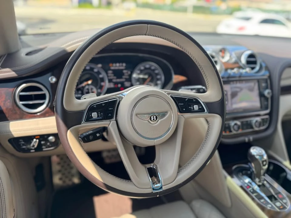 2019 Bentley Bentayga - Image 12 of 17