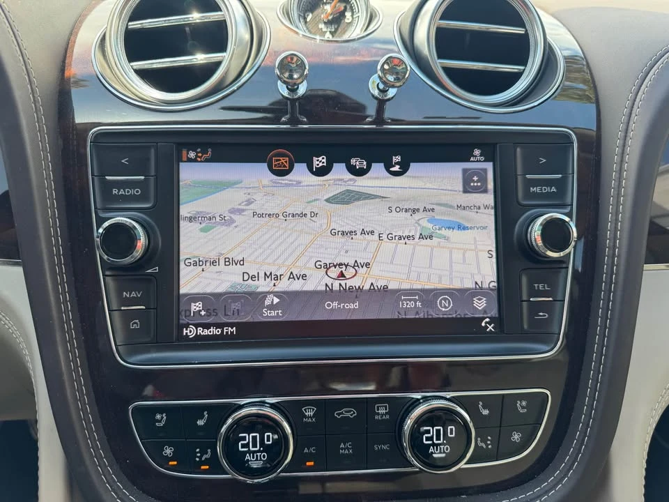 2019 Bentley Bentayga - Image 14 of 17