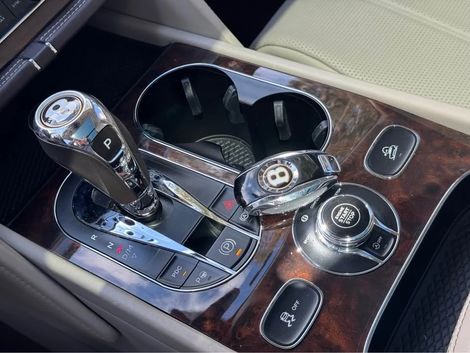 2019 Bentley Bentayga - Image 13 of 17