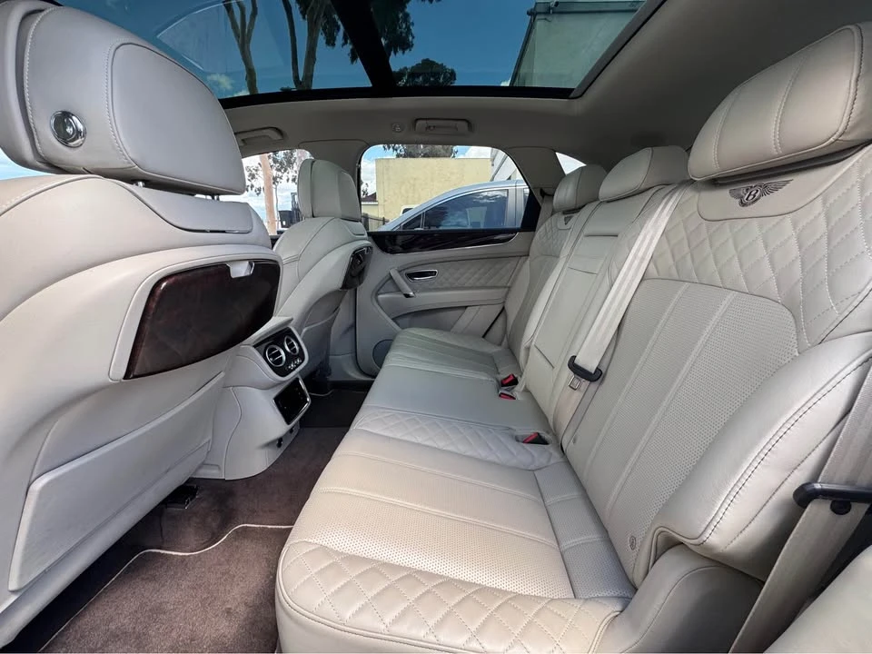 2019 Bentley Bentayga - Image 8 of 17
