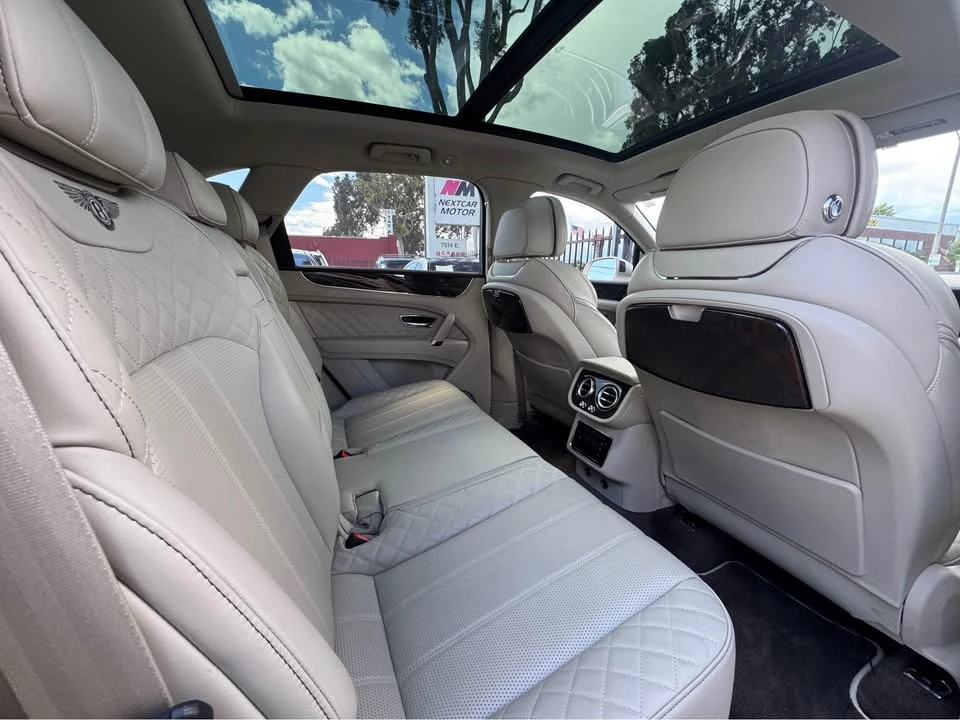 2019 Bentley Bentayga - Image 9 of 17
