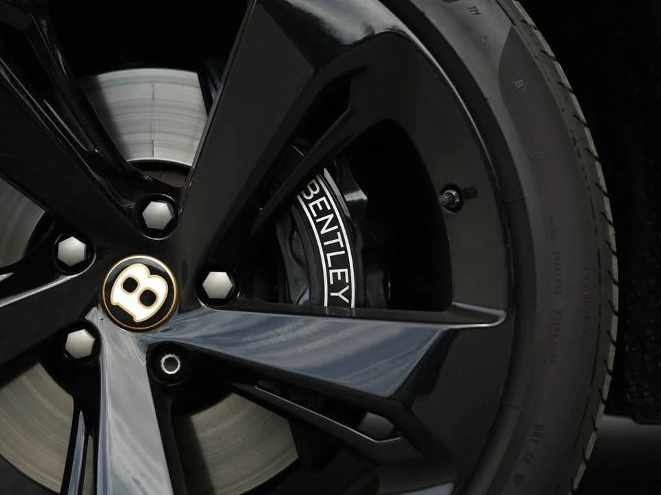 2019 Bentley Bentayga - Image 16 of 17
