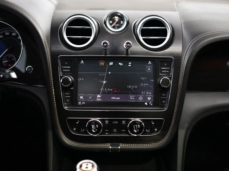 2019 Bentley Bentayga - Image 12 of 17