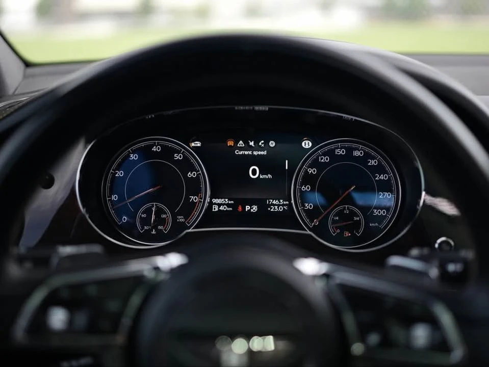 2019 Bentley Bentayga - Image 10 of 17
