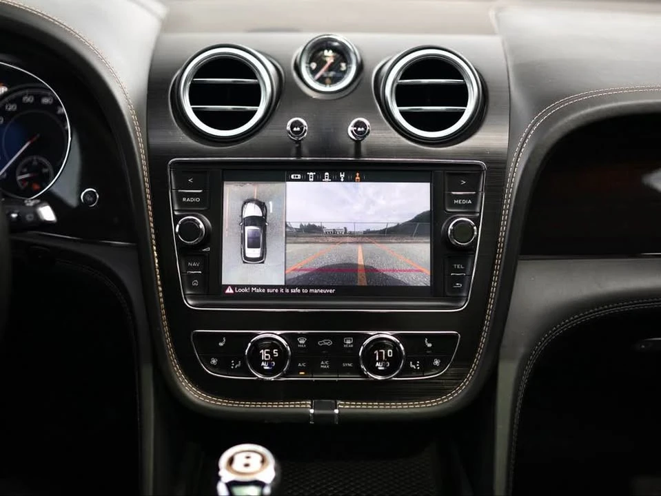 2019 Bentley Bentayga - Image 13 of 17