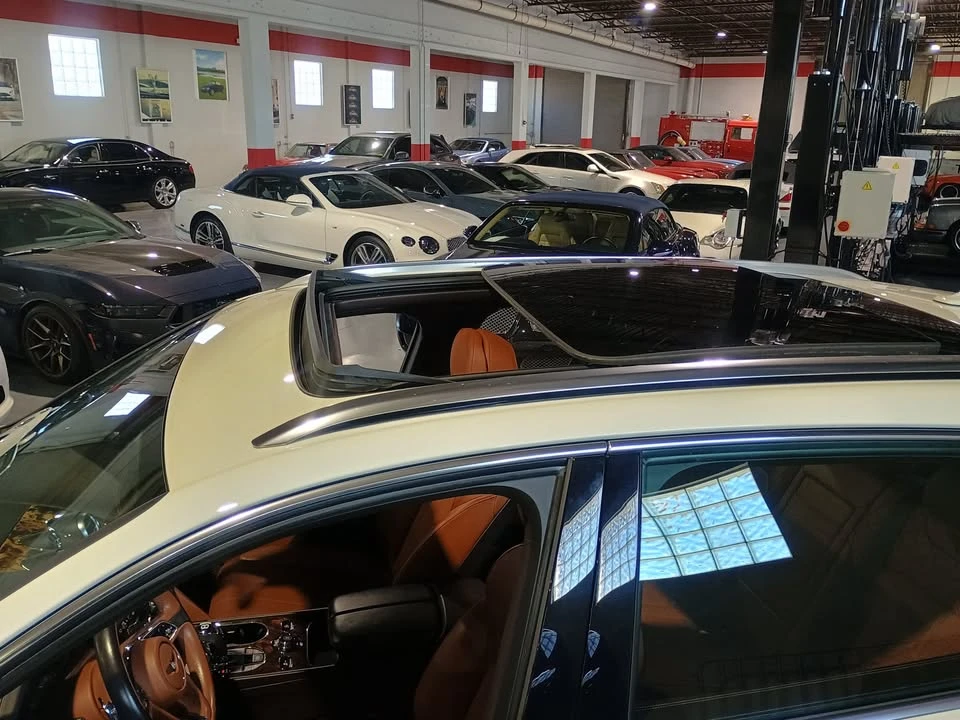 2019 Bentley Bentayga - Image 16 of 20