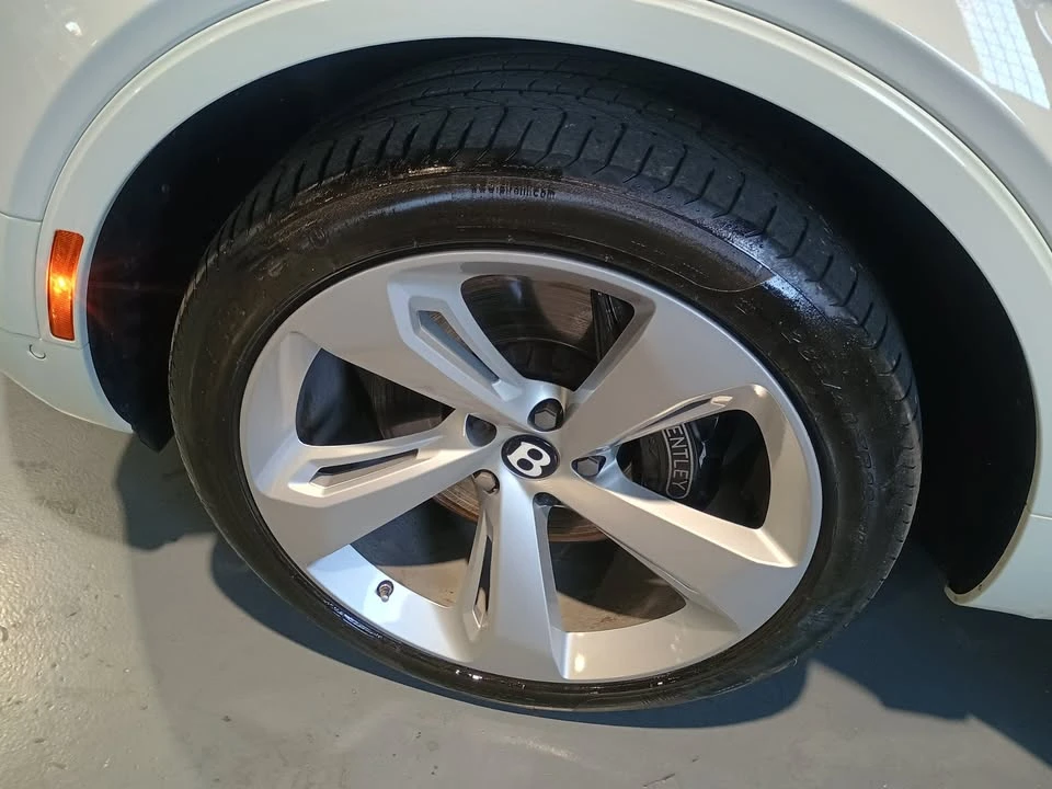 2019 Bentley Bentayga - Image 19 of 20