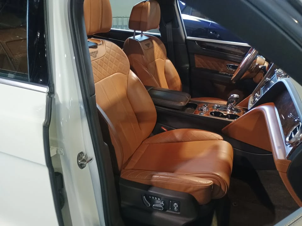 2019 Bentley Bentayga - Image 15 of 20