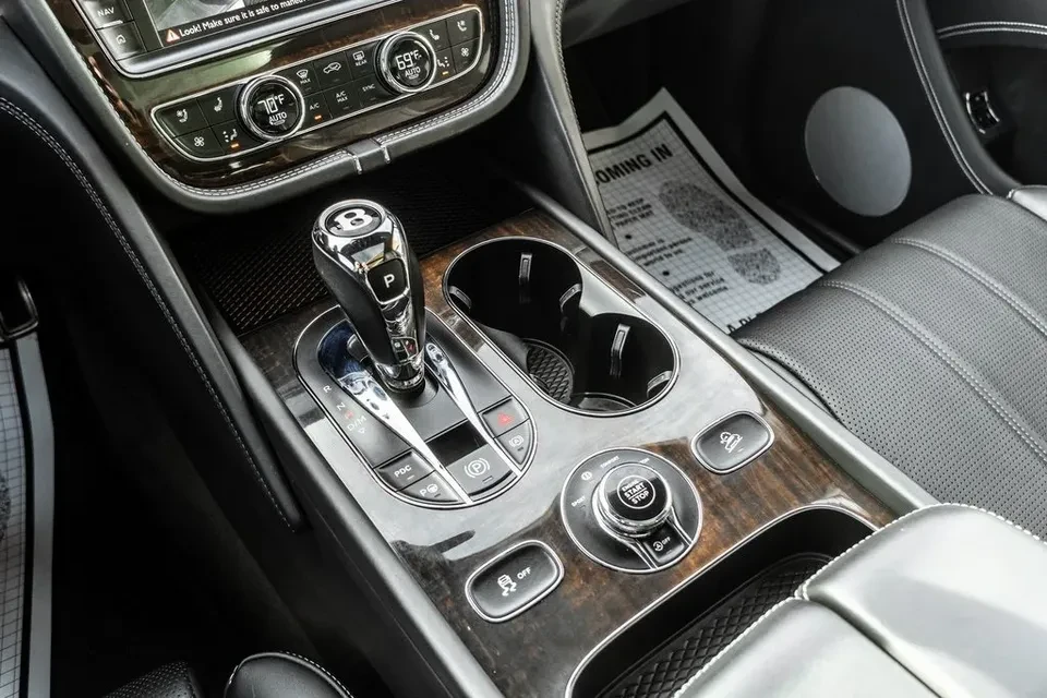 2019 Bentley Bentayga - Image 10 of 17