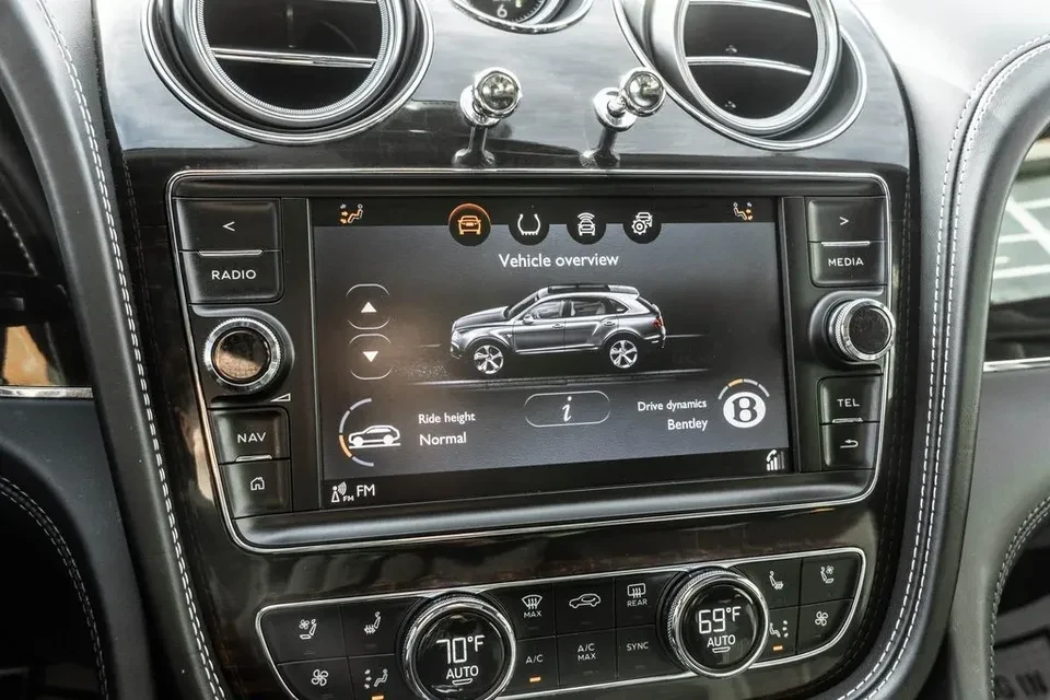 2019 Bentley Bentayga - Image 6 of 17