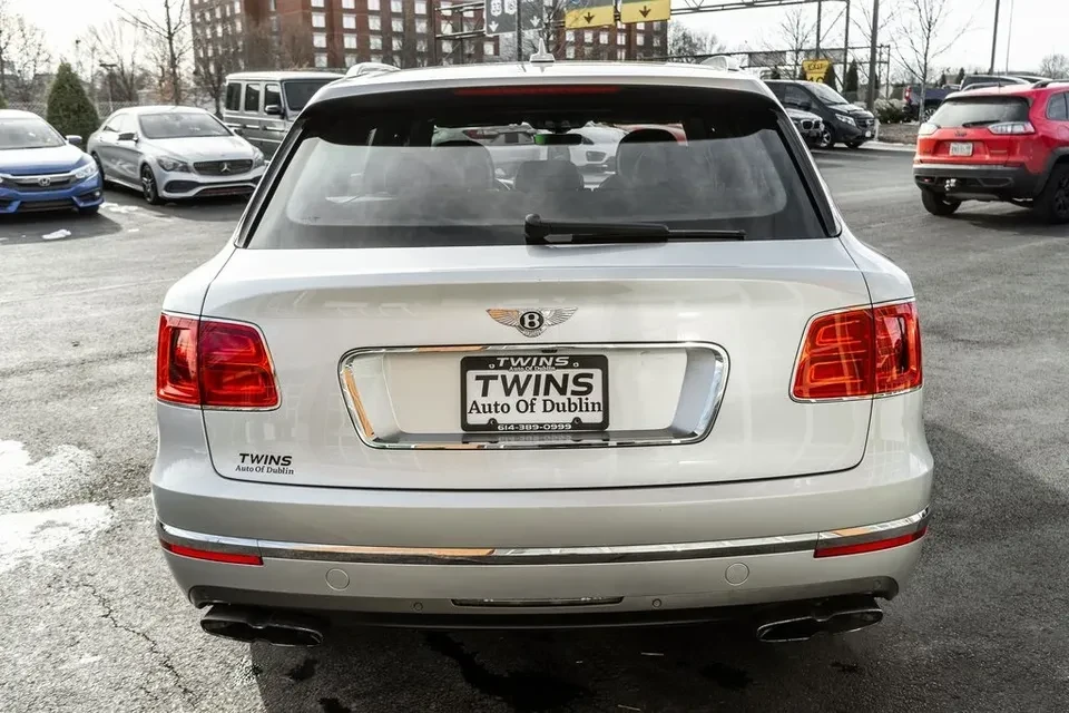 2019 Bentley Bentayga - Image 16 of 17