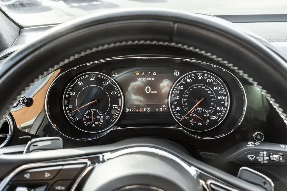 2019 Bentley Bentayga - Image 9 of 17